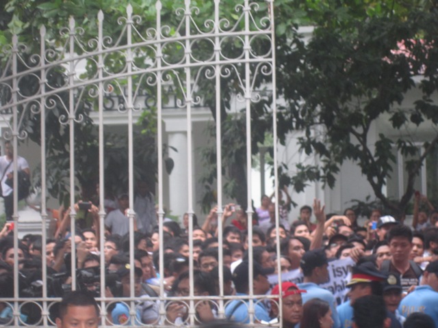 Iglesia ni Cristo rally outside DOJ