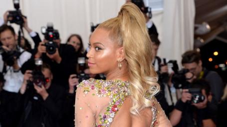 Image Text
 BOW DOWN Singer Beyoncé is reportedly Vogue's new cover girl