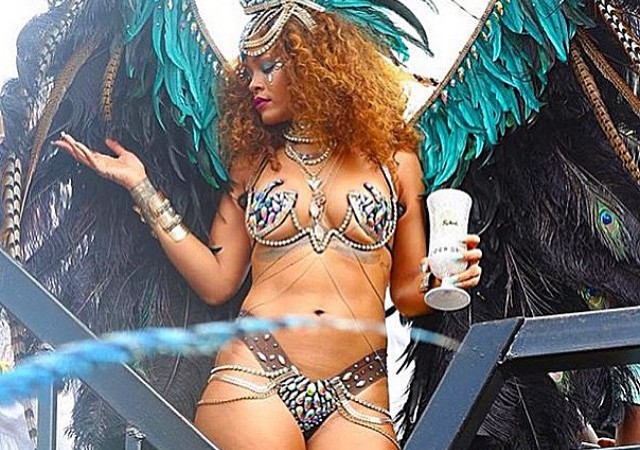 Pop Star Rihanna flaunt with daring outfit