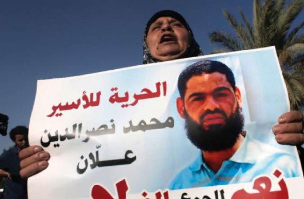 Palestinian hunger striker loses consciousness in Israeli hospital