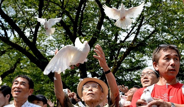 Doves released at ceremony for 70th anniversary of WWII's end