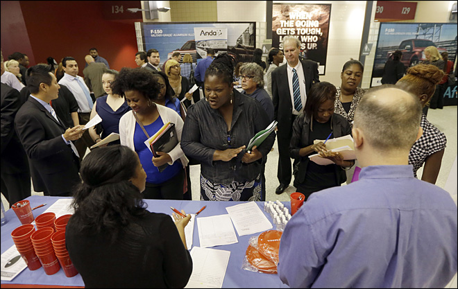 Applications for U.S. jobless aid rise to still-low 270,000