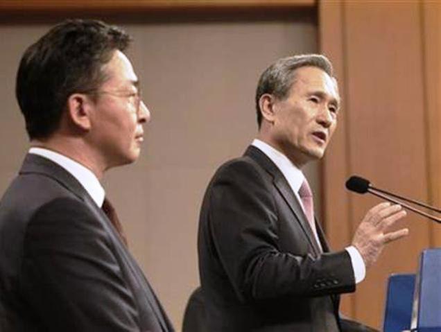 South Korean presidential security advisor Kim Kwan-jin right speaks during a press conference as South Korean Unification Minister Hong Yong-pyo listens at the presidential house in Seoul on Tuesday. South Korea has agreed to halt propaganda broadcasts