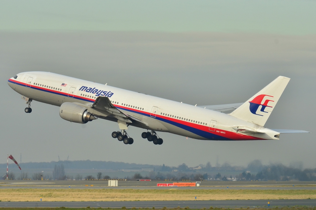 Possible MH370 debris headed for France