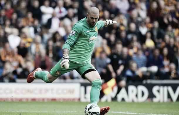 Besiktas set to sign Manchester United goalkeeper Victor Valdes