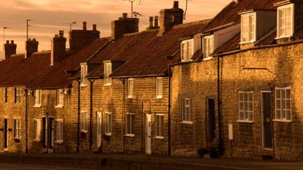 U.K. House Prices Rise as Nationwide Sees Signs of Stabilization