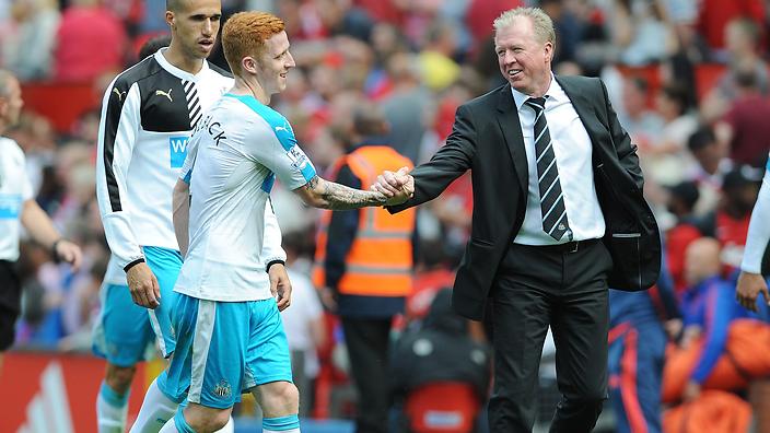 Newcastle United manager Steve Mc Claren congratulates his players.      
        
            
    
               Show Grid