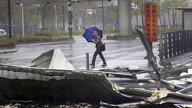 4 die as Typhoon Soudelor hits Taiwan; 46 inches of rain in one city