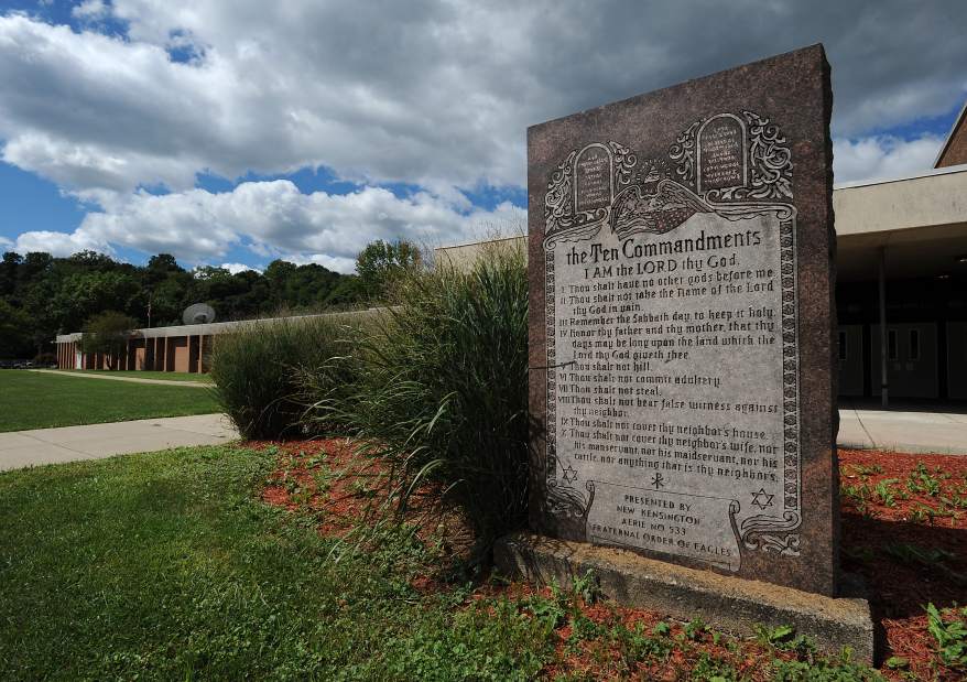 Atheists retaliate Want'no gods monument on Arkansas capitol grounds