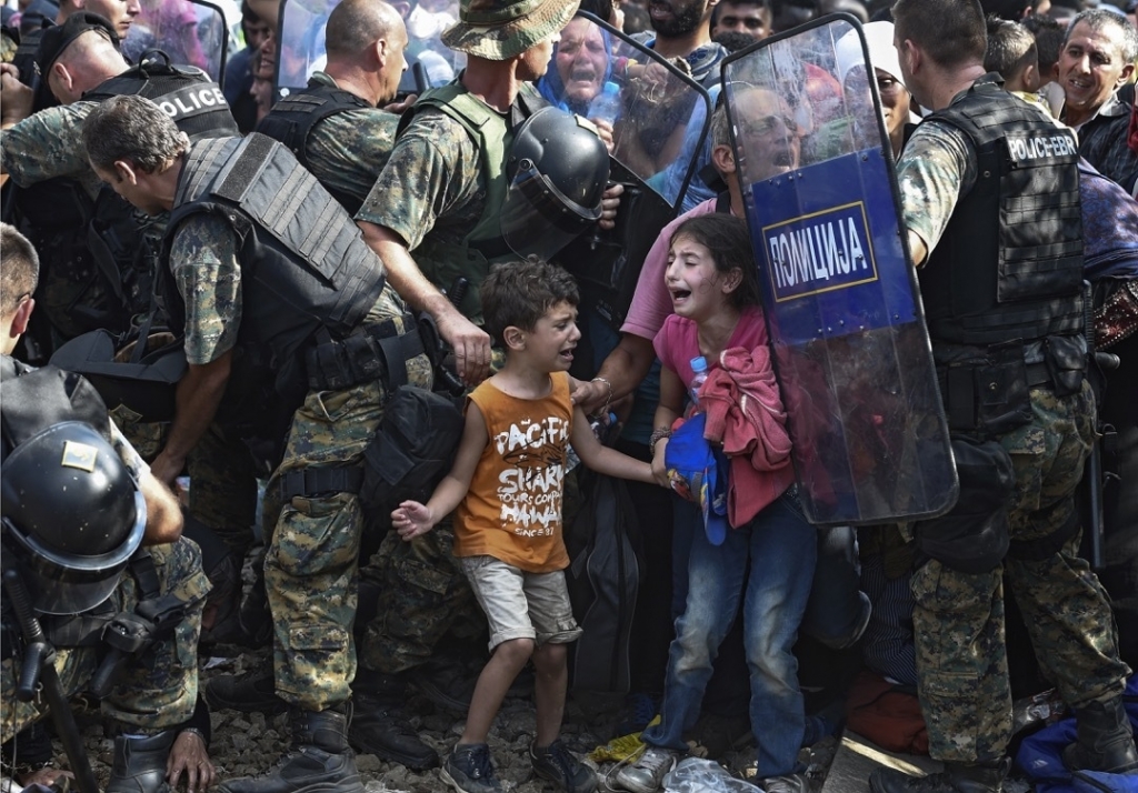 Ten Migrants Injured During Border Clashes With Macedonian Police