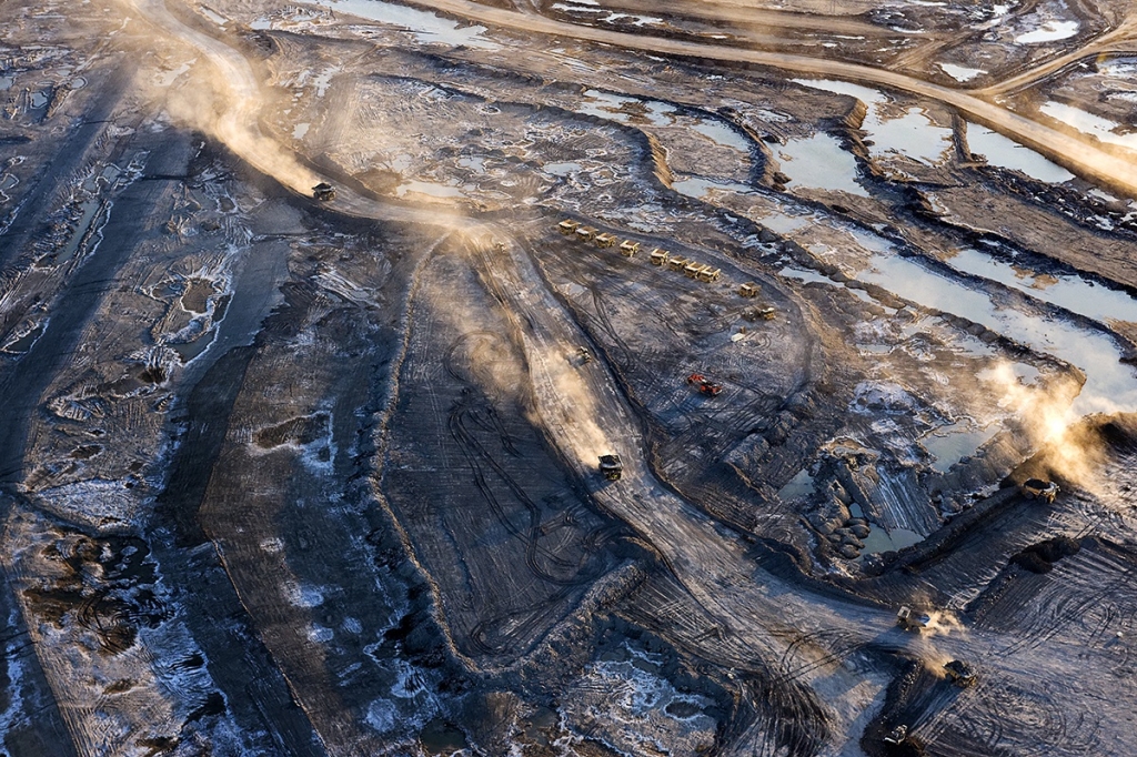 Syncrude facilitty by Andrew S. Wright