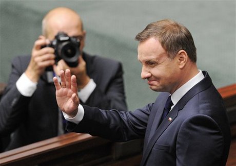 Poland swears in conservative lawyer Andrzej Duda as president