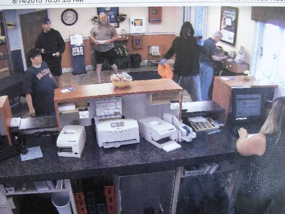 Armed, masked man robs crowded NH bank