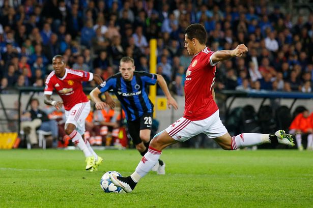 Manchester United's Javier Hernandez misses a penalty