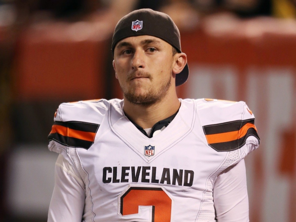 Ron Schwane  APJohnny Manziel is starting to look like the quarterback the Browns hoped for