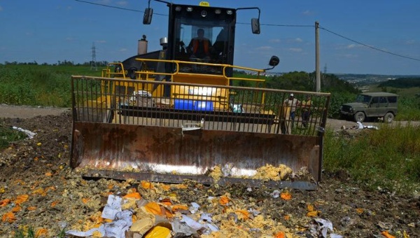 Russia destroys tons of banned cheese