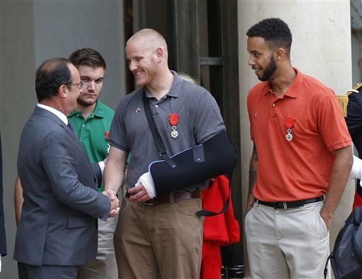 CORRECTS SADLERS SCHOOL TO SACRAMENTO STATE UNIVERSITY INSTEAD OF SACRAMENTO UNIVERSITY- French President Francois Hollande bids farewell to U.S. Airman Spencer Stone as U.S. National Guardsman Alek Skarlatos of Roseburg Ore. second from left and Ant