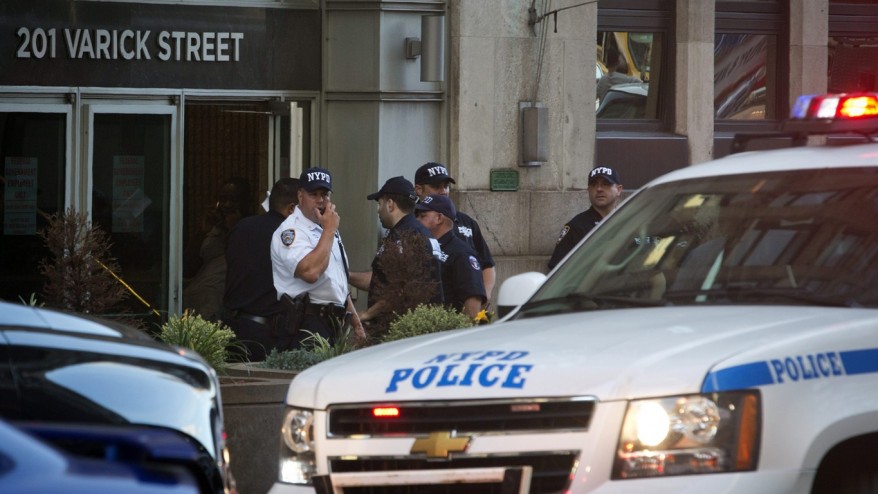 BREAKING: Federal officer, suspect shot outside federal building in West Village