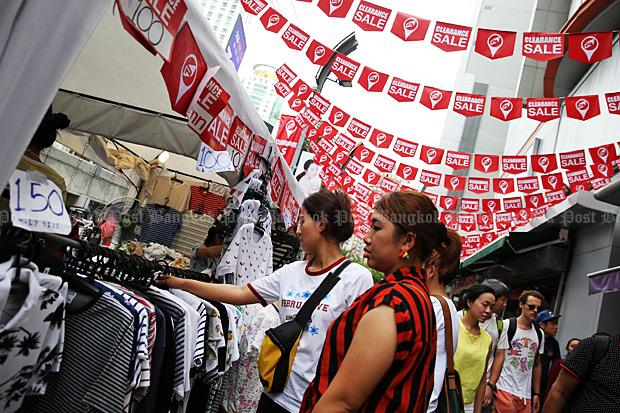 Shopper peruse the bargains at Bangkok’s Platinum shopping mall Aug 3