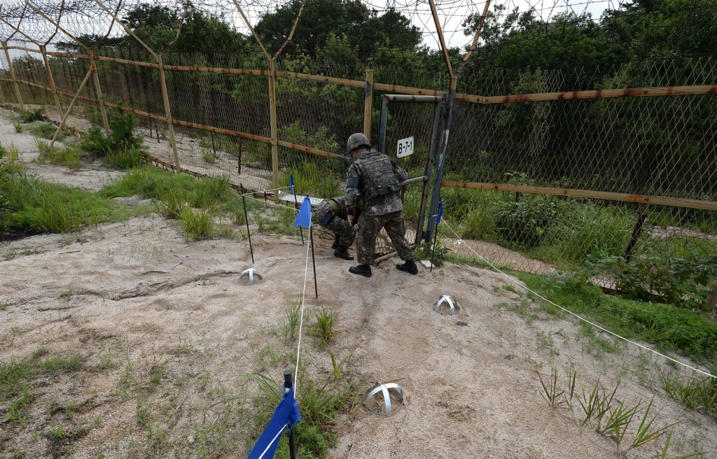 Image South Korean army soldiers inspect the scene of a blast inside the demilitarized zone in Paju