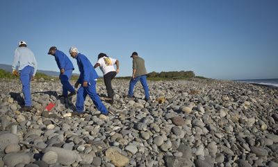 Flight 370 wing flap expected to arrive at French site