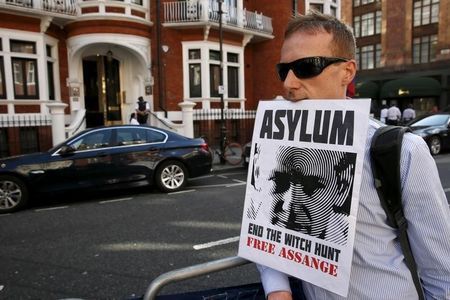 UK-SWEDEN-ASSANGE-BRITAIN:Britain says to protest to Ecuador over Assange asylum