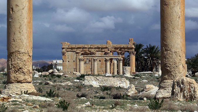 Militants destroy ancient ruins