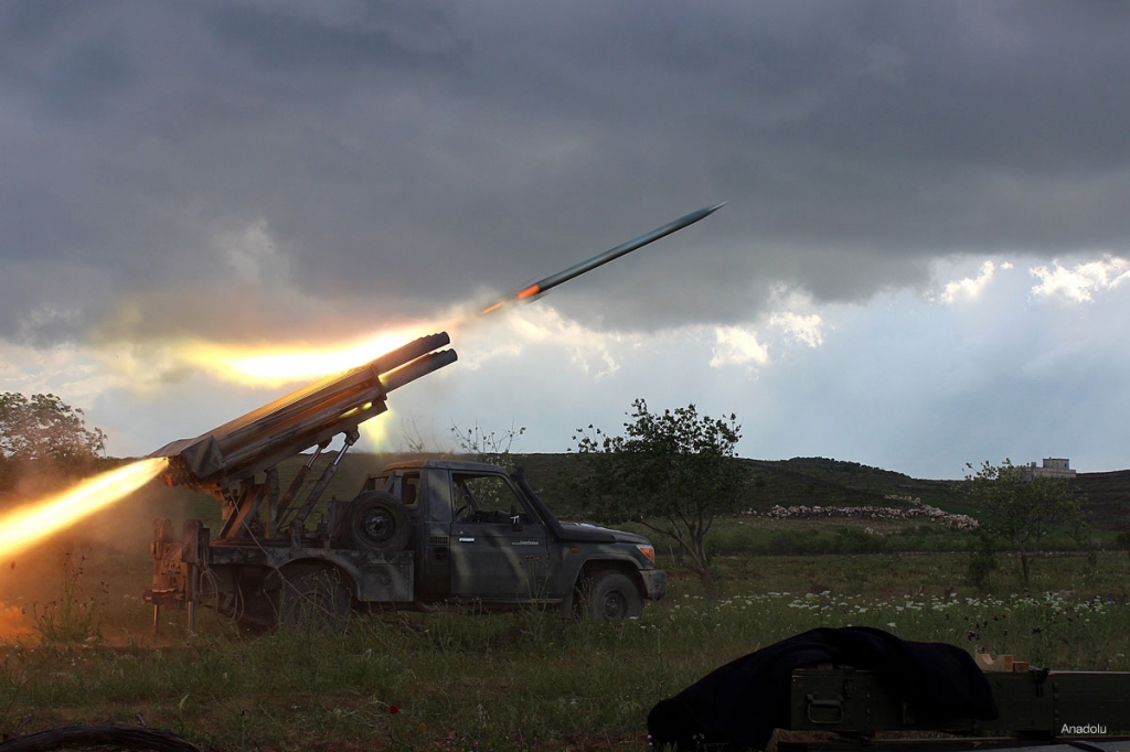 Syrian rebels fire missiles against the Assad regime