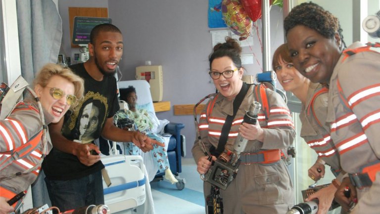 Melissa Mc Carthy and Kristen Wiig were among the castmembers who wore their familiar suits and proton packs while posing with patients on Saturday