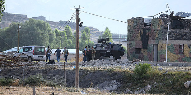 PKK suicide bombing kills 2 soldiers injures dozens in Ağr