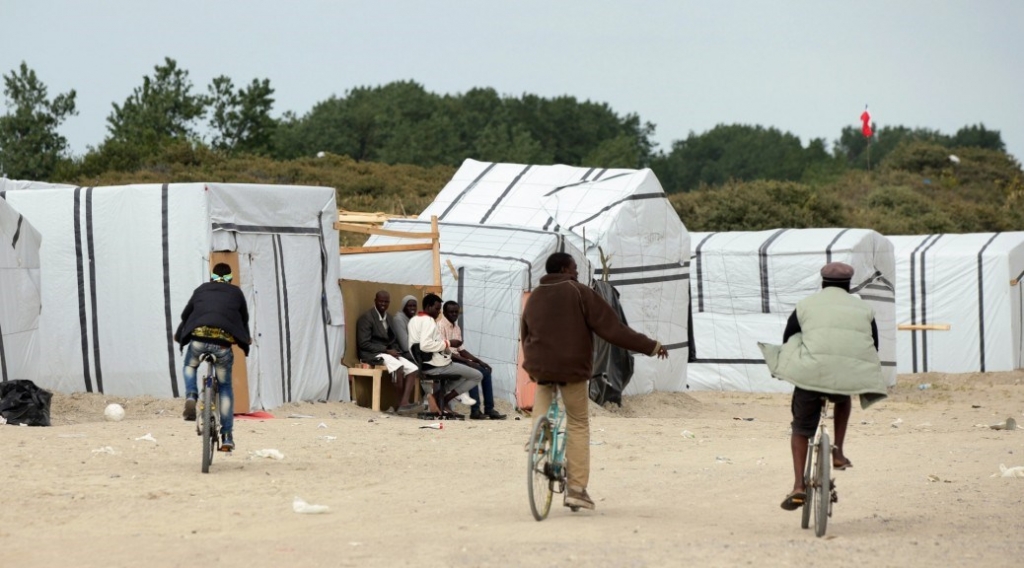 UK police probe migrant who allegedly walked Channel Tunnel