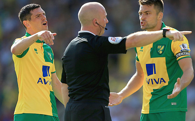 Norwich City 1 Crystal Palace 3 match report Wilfried Zaha on target as referee Simon Hooper comes under fire