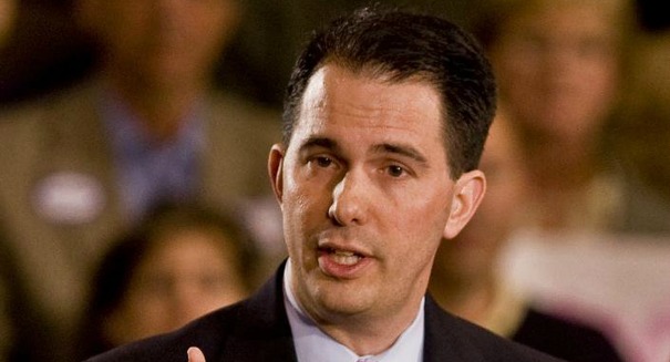 Walker crawling in polls tries to conjure up some Trump magic