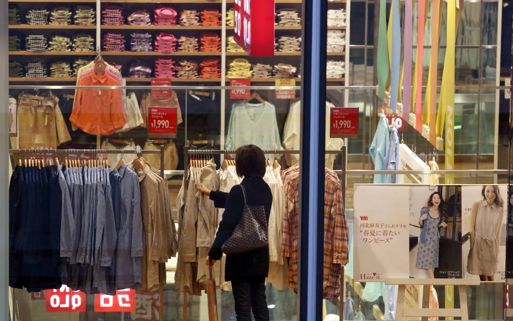 Uniqlo will give workers the option of 3 day weekends