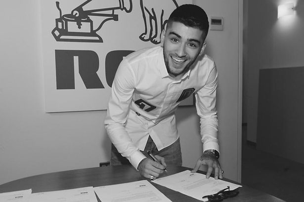 Zayn Malik tweets himself signing for RCA