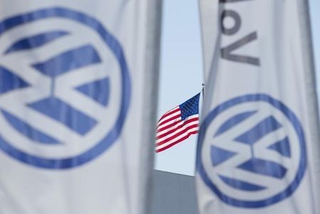 UK-USA-VOLKSWAGEN-DECEPTION-INSIGHT:Insight- After year of stonewalling VW stunned U.S. regulators with confession