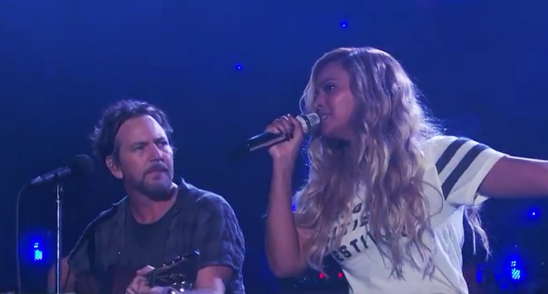 Eddie Vedder Beyoncé at Global Citizen Festival- screenshot