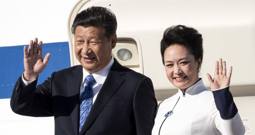 Chinese President Xi Jinping and first lady Peng Liyuan arrive at Paine Field in Everett Washington on Sept. 22 2015. /AP