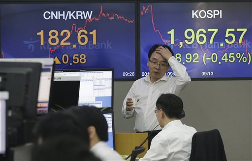 Currency traders work at the foreign exchange dealing room of the KEB Hana Bank headquarters in Seoul South Korea Friday Sept. 18 2015. Asian stocks were mostly higher Friday perked by relief that the U.S. Federal Reserve held off on raising interest