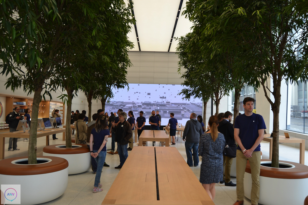 Jony Ive-designed Apple Store opens, take a look