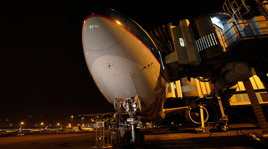 Engineers check a Cathay Pacific plane