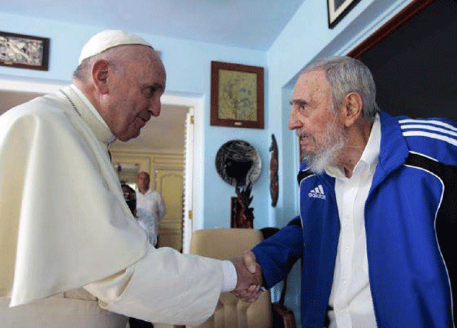 Former Cuban president Fidel Castro shaking hands with Pope Francis in Havana