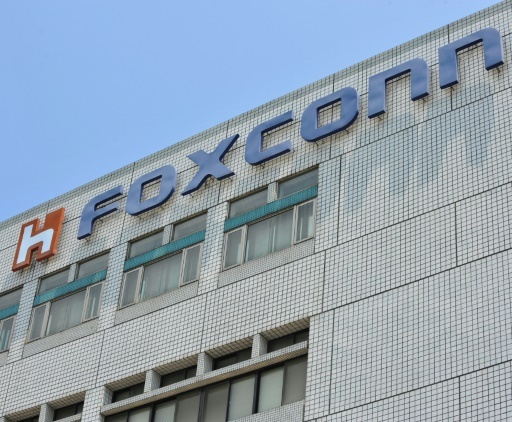 Foxconn asks Apple to join bid to buy Sharp s LCD ops report