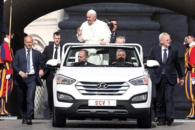 Francis Prefers Open Popemobile