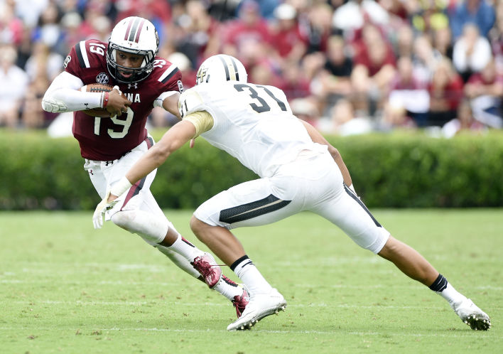 South Carolina quarterback Lorenzo Nunez tries to elude UCF defensive back Jeremy Boykins