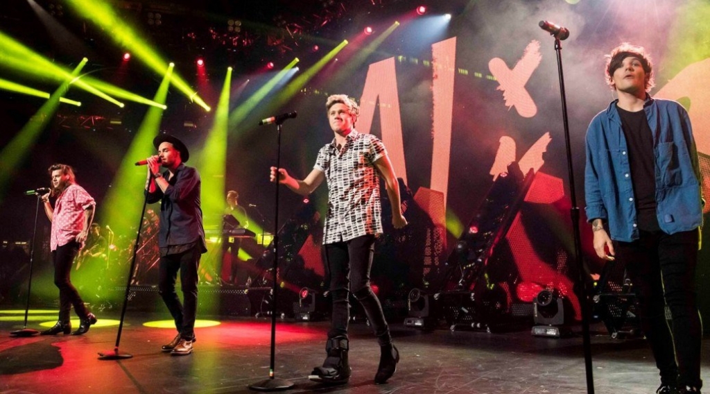 One Direction wow fans with acoustic improv after technical problems hit 02 gig