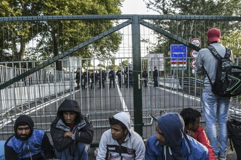 Hungary plans anti-migrant fence along Romania border