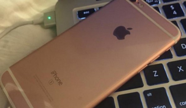 Customer receives Apple iPhone 6s four days early and here's her review