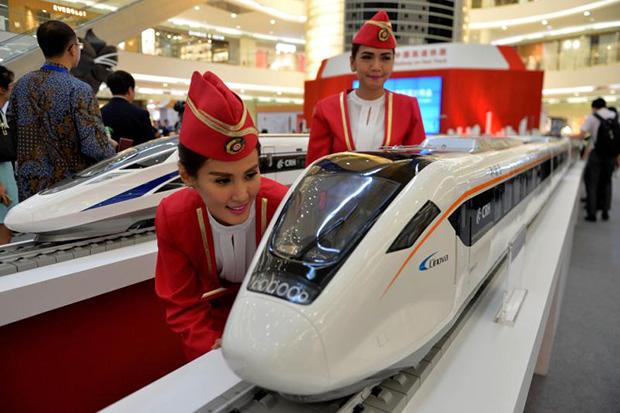 Indonesian models view scale models of Chinese-made bullet trains on exhibition at a shopping mall in Jakarta on Aug 13 2015