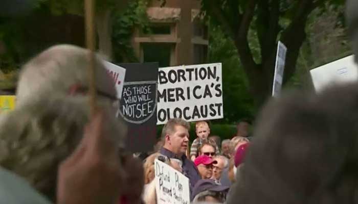 Protesters gathered Wednesday in St. Paul MN to call for investigation into whether Planned Parenthood Minnesota is illegally selling fetal tissue